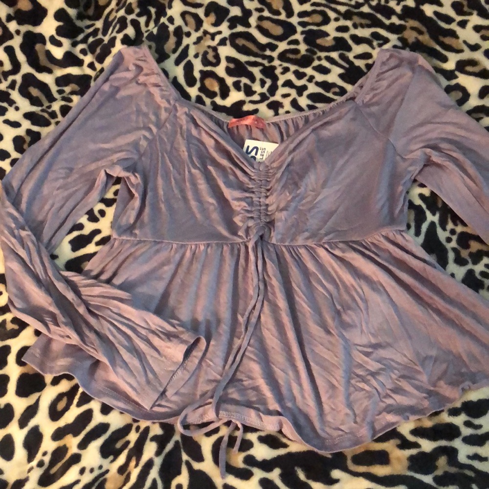 Cute lite long sleeve top